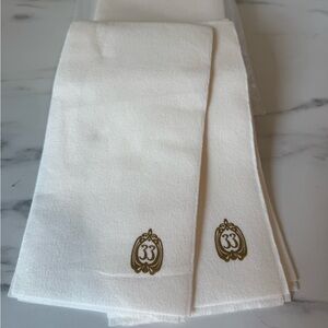 DISNEY CLUB 33 Elegant White thick paper hand towels with Gold 33 Emblem’s